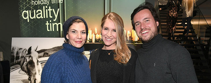 Frank Meiling, der Fotok&uuml;nstler Bart Kuykens und die Regisseurin Sharon von Wietersheim zeigen sich bei der Photo & NFT Vernissage with Auction des Fotok&uuml;nstlers Bart Kuykens im USM Showroom &copy;Fotos &bdquo;Felix H&ouml;rhager&ldquo;